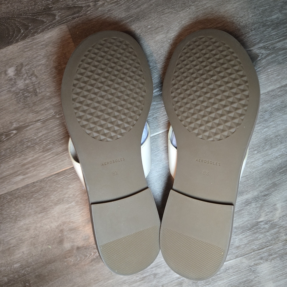 AEROSOLES Cream Sandals with Gold Detail - Picture 3 of 6